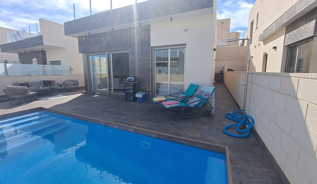 81431-villa-for-sale-in-villamartin-orihuela-costa-19720947-large