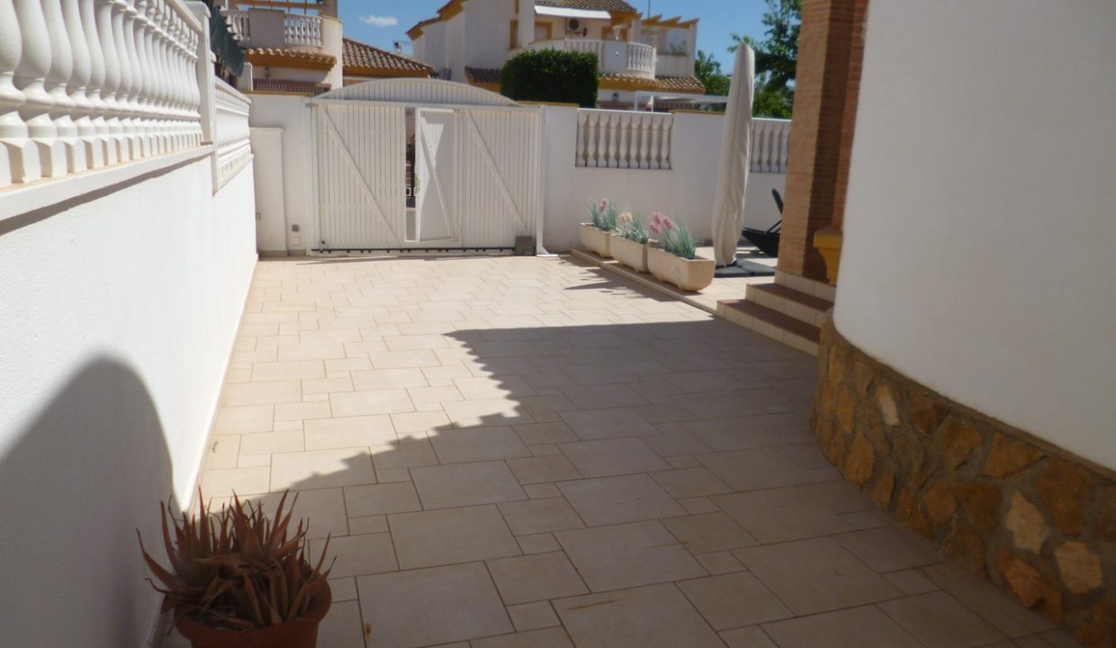 3657-villa-for-sale-in-pilar-de-la-horadada-2038457-large