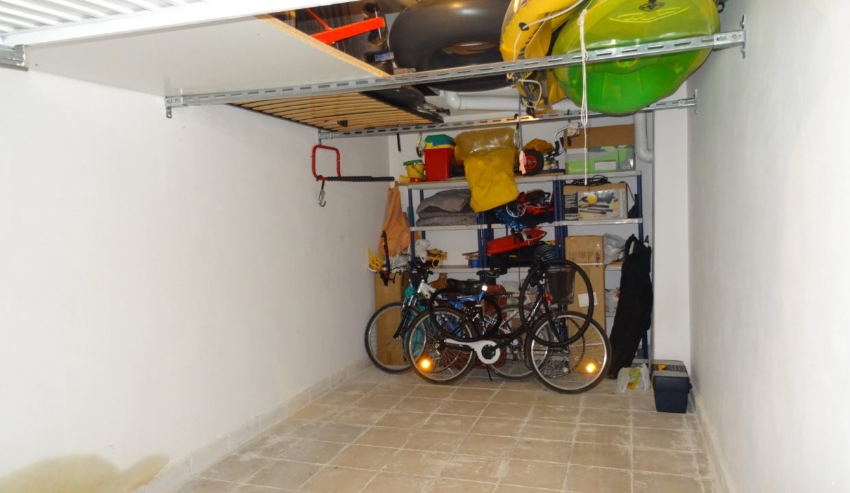 Garage (Überbau zum Verstauen von Dingen)