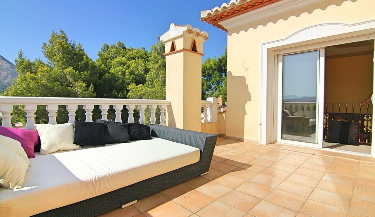 villa-in-javea-15-large