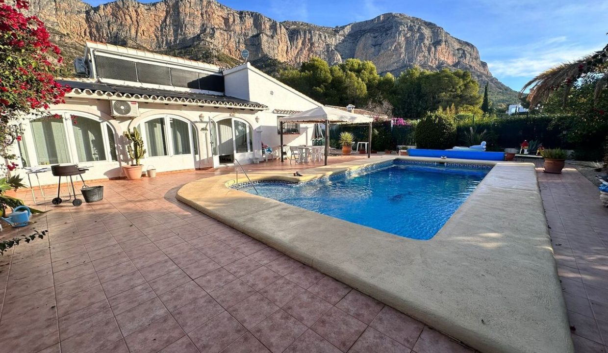 villa-in-javea-16-large